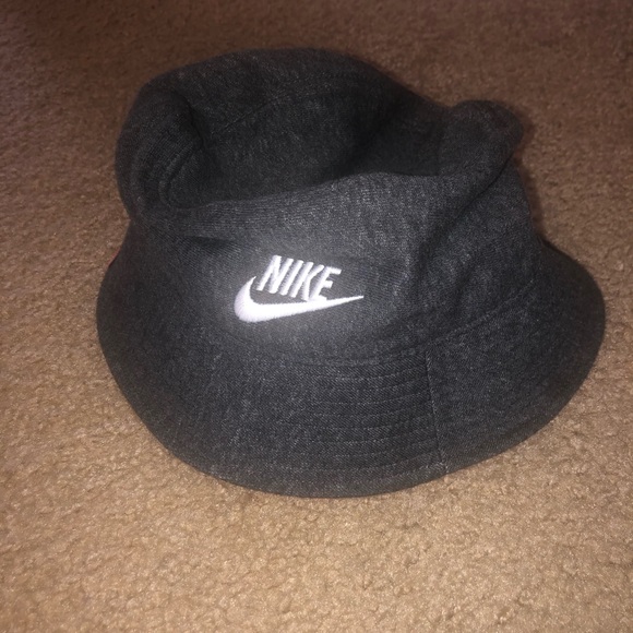 Nike Accessories - Nike bucket hat